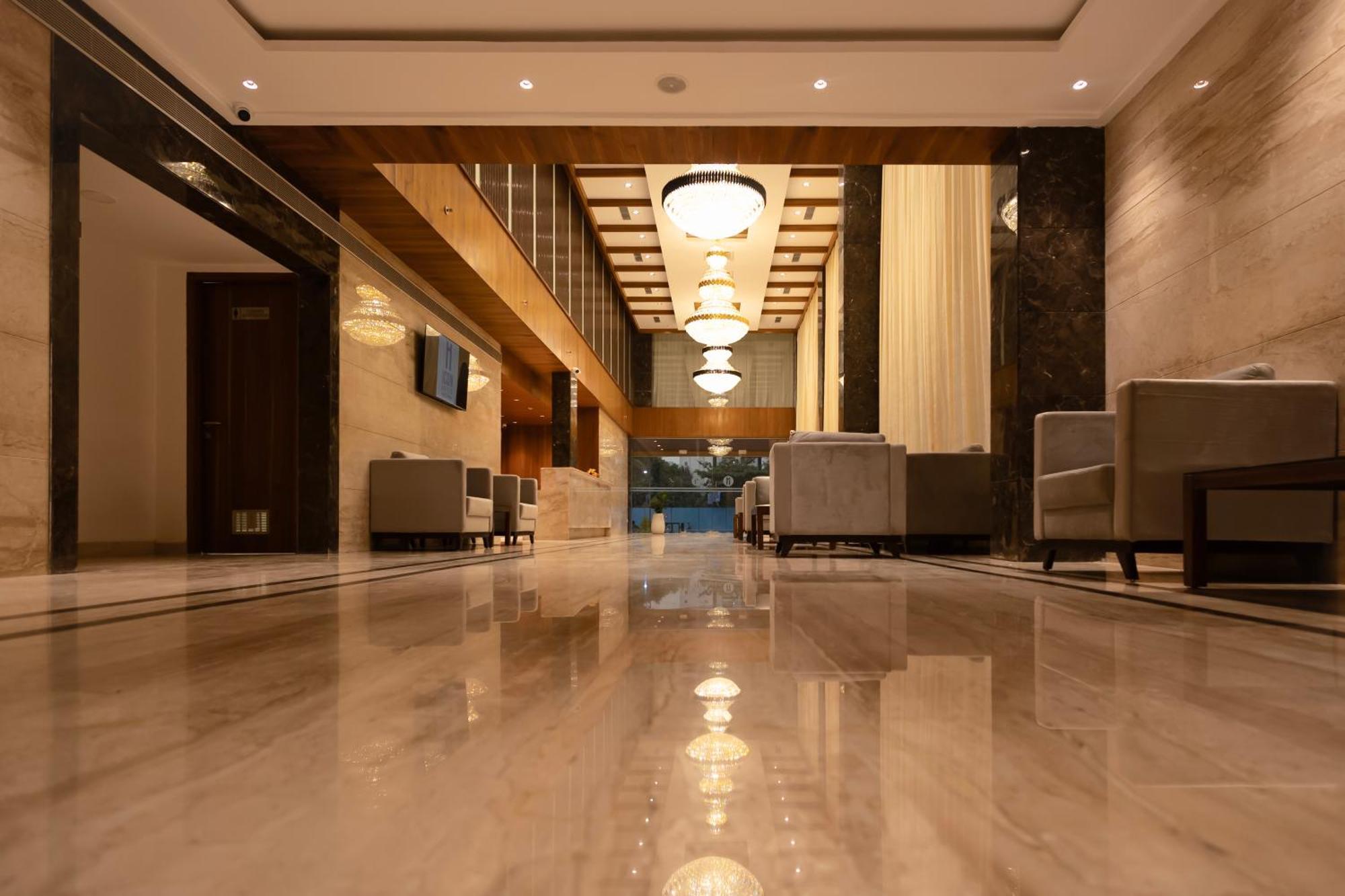 Icon Grand Hotel By Bhagini Bangalore Exterior foto