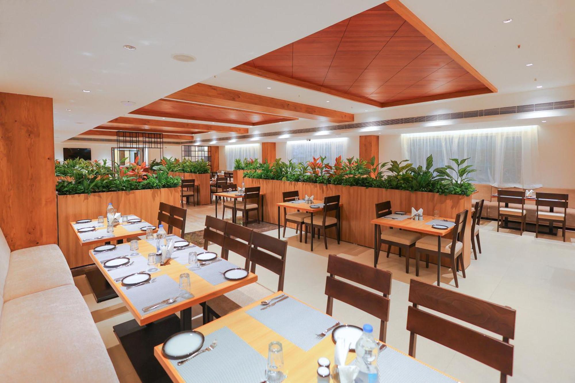 Icon Grand Hotel By Bhagini Bangalore Exterior foto