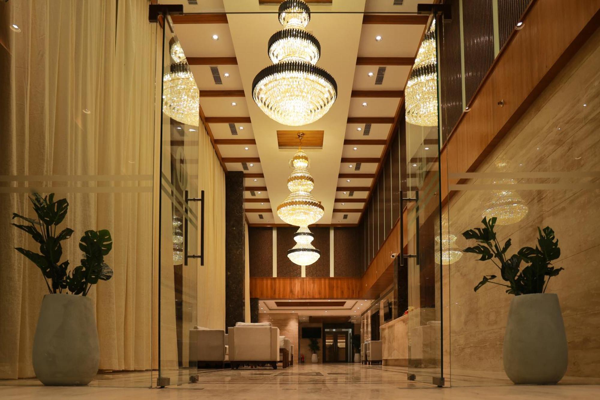Icon Grand Hotel By Bhagini Bangalore Exterior foto