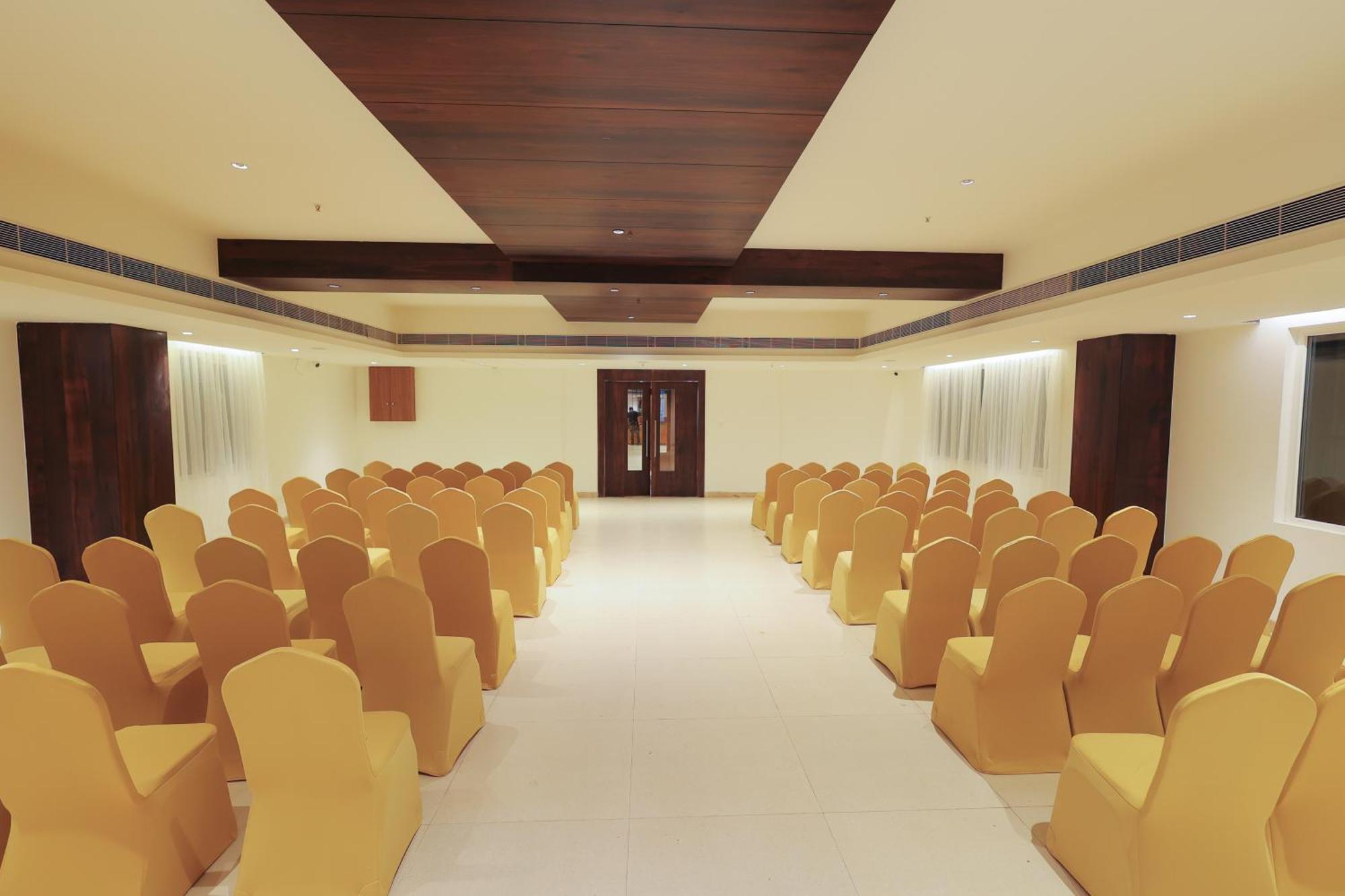 Icon Grand Hotel By Bhagini Bangalore Exterior foto