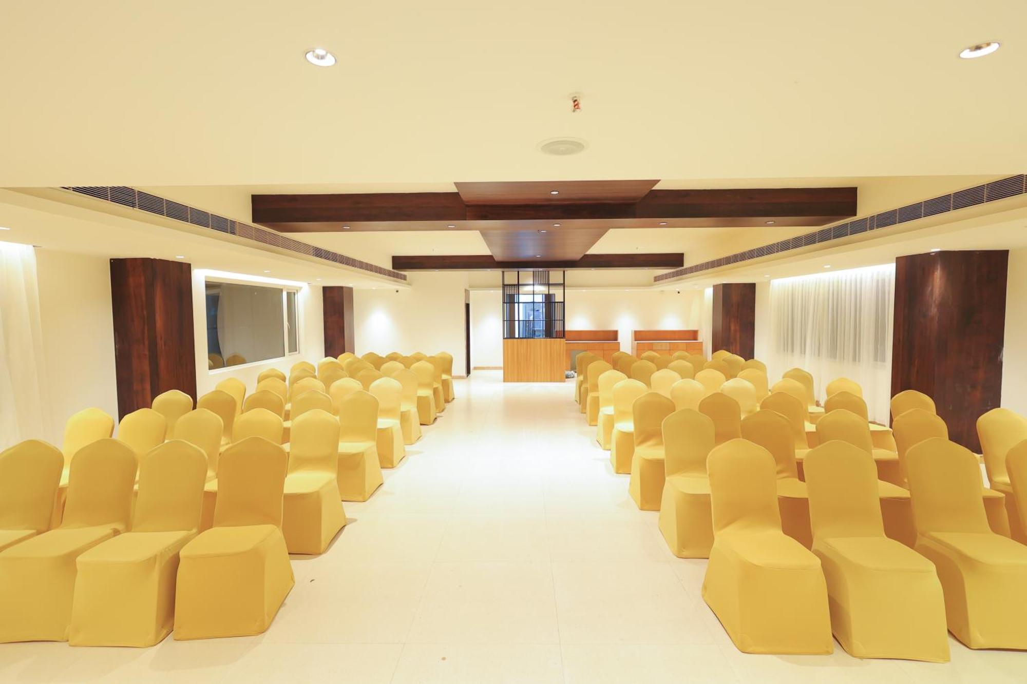 Icon Grand Hotel By Bhagini Bangalore Exterior foto