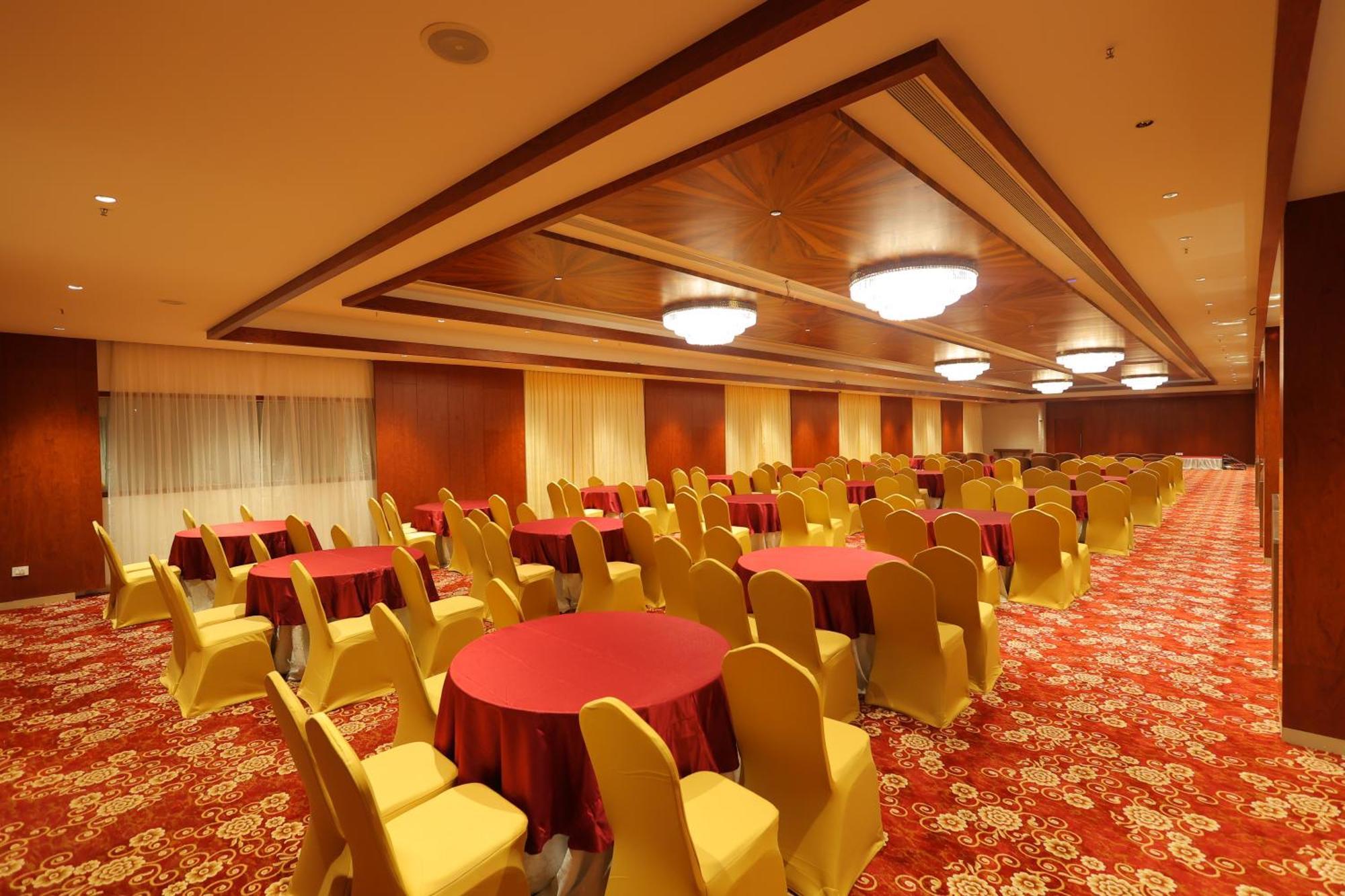 Icon Grand Hotel By Bhagini Bangalore Exterior foto