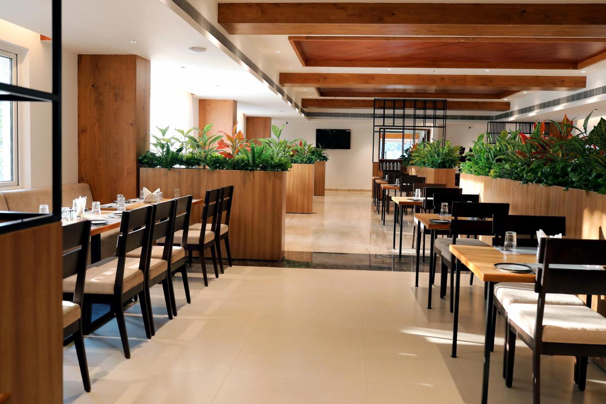 Icon Grand Hotel By Bhagini Bangalore Exterior foto