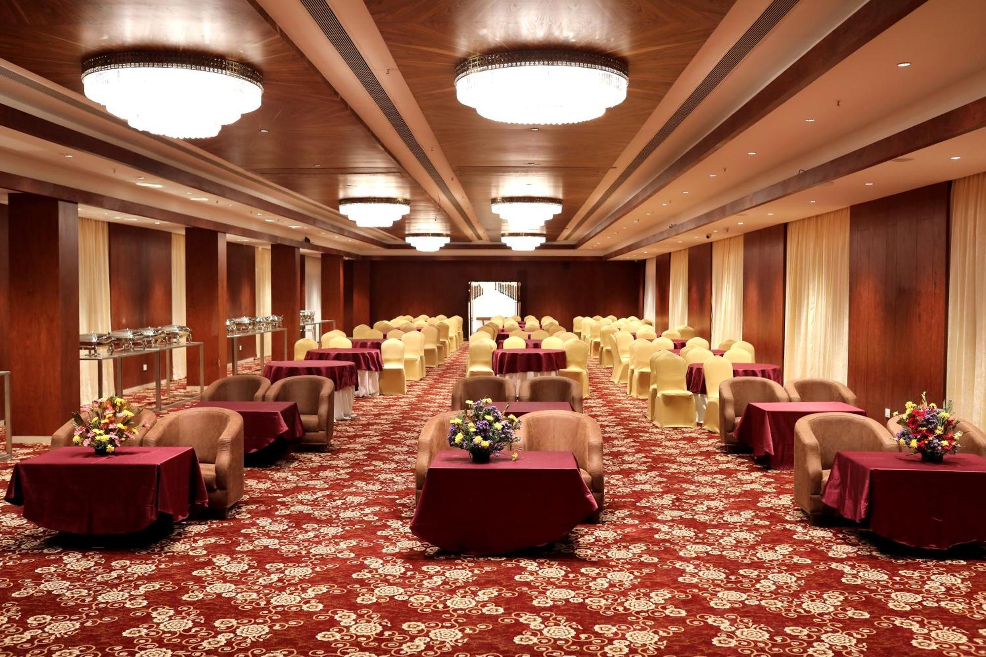 Icon Grand Hotel By Bhagini Bangalore Exterior foto