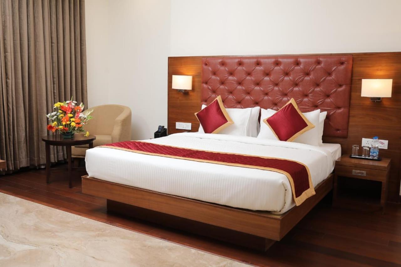 Icon Grand Hotel By Bhagini Bangalore Exterior foto