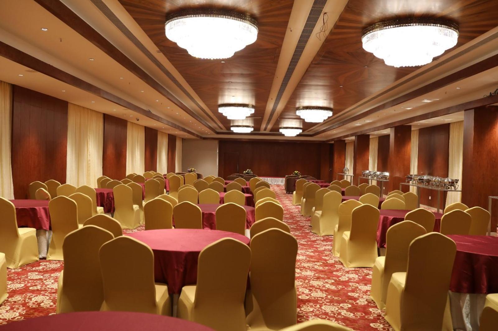 Icon Grand Hotel By Bhagini Bangalore Exterior foto